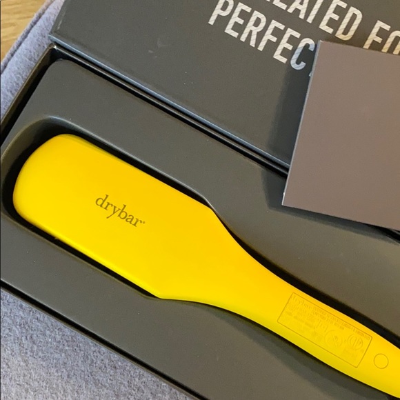 Drybar Brush Crush - Picture 2 of 3